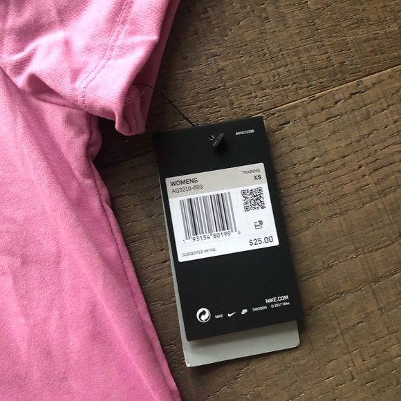 Nike Women’s XS Tee - Picture 3 of 4